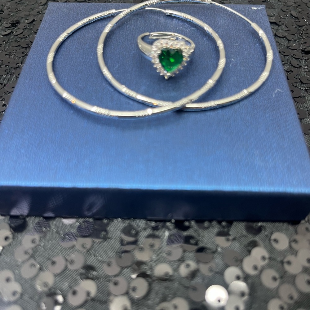 Set of Arracadas and adjustable ring with heart stone. New White Laminated Gold‎